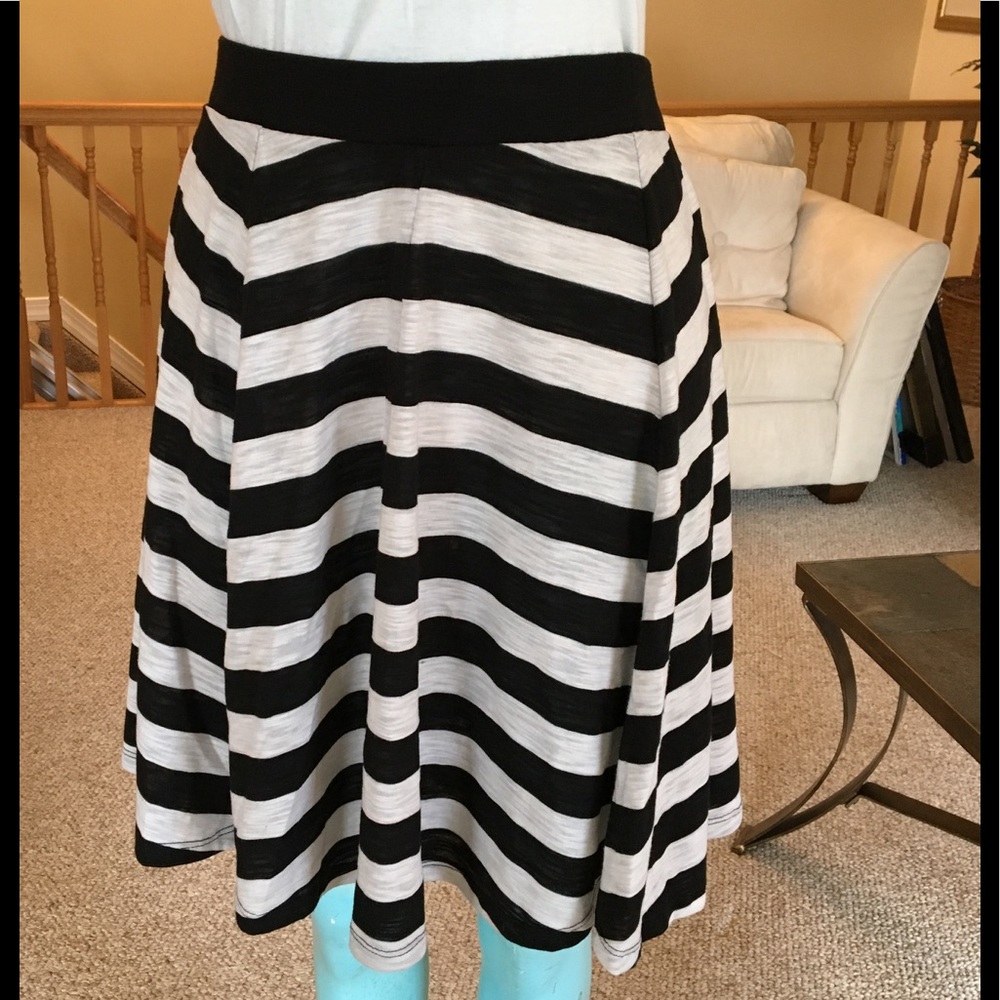 Sale 🎉 INC chevron skater circle skirt